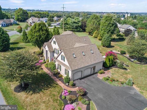 300 Country Mdw Dr, Lancaster PA 17602-1481 exterior