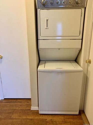 1 Ruth Ct, Middletown NY 10940-5328 exterior