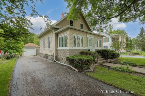 934 Clay St, Bull Valley, IL 60098-2806