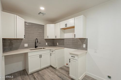 5039 18 Ave, Phoenix AZ 85015-6121 exterior