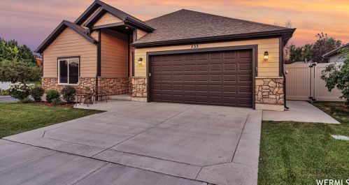 733 Club Oaks Dr, Sandy, UT 84070-6638