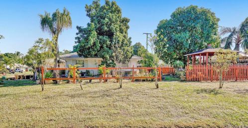 1360 27 Ave, Boynton Beach FL 33426-7828 exterior