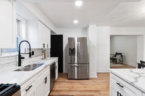 6620 Jackson St, Pittsburgh PA 15206-1764 exterior