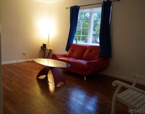 121 Francis St, Iselin NJ  08830-1123 exterior