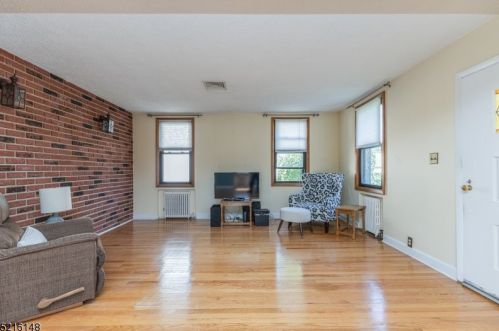 439 Lexington Ave, Cranford NJ 07016-2737 exterior