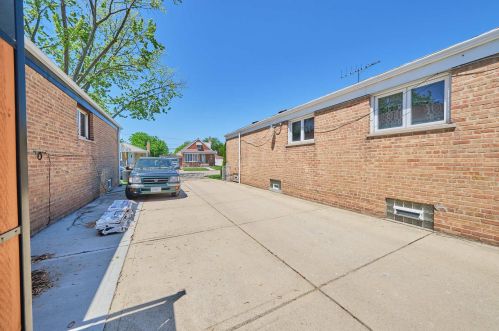 7961 Kildare Ave, Chicago IL 60652-2211 exterior