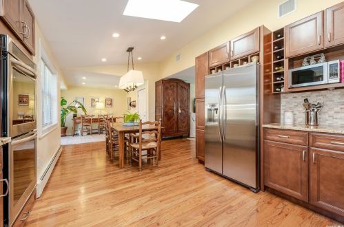 8 Charmian St, Huntington Station NY 11746-3517 exterior