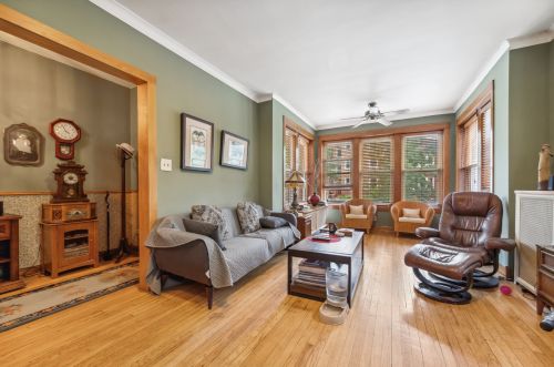 2612 Agatite Ave, Chicago IL 60625-7076 exterior