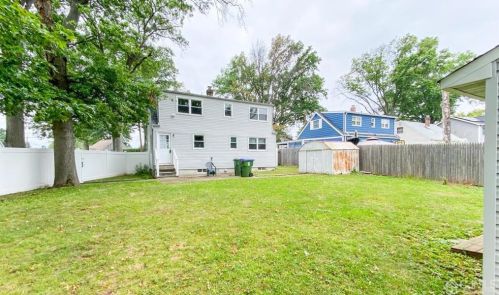 54 Morgan Dr, Edison NJ 08817-3520 exterior