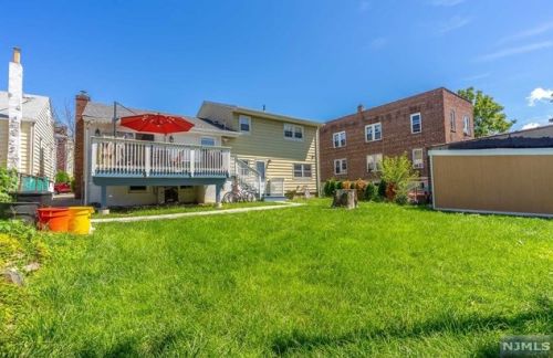 390 Jersey Ave, Fairview NJ 07022-1200 exterior