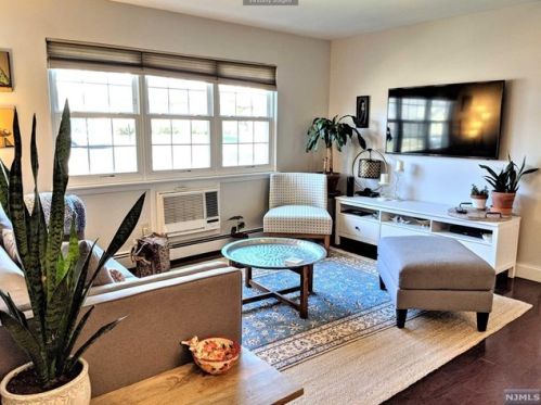 24 Un Ave, Nutley NJ 07110-3325 exterior