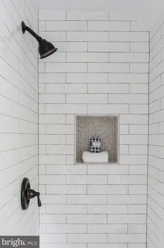 1524 Red Oak Dr, Silver Spring MD 20910-1549 exterior