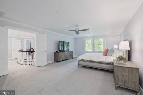 1941 Valleywood Rd, Mc Lean VA  22101-4931 exterior