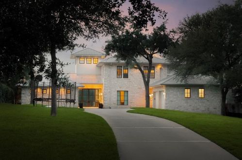 4402 Aqua Verde Dr, Austin, TX 78746-1043