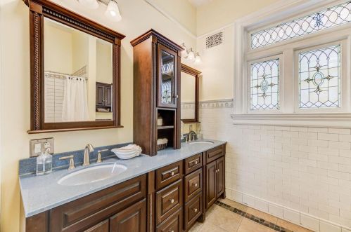 5211 Washington Pl, Saint Louis MO 63108-1117 exterior