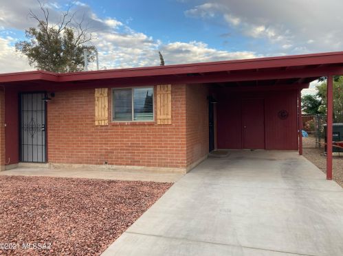 6972 Nelson Dr, Tucson, AZ 85730-1716