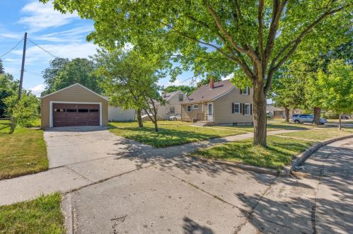 9403 Melvina St, Milwaukee, WI 53222-2538