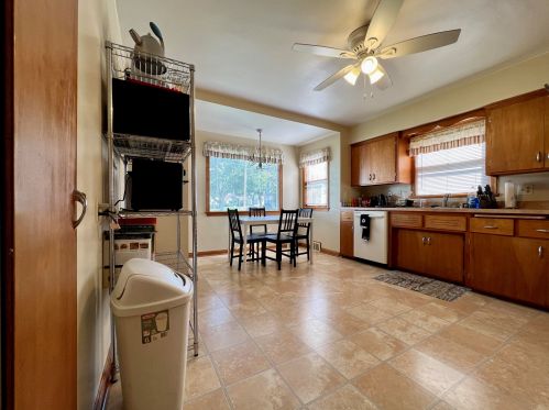 4178 2nd St, Milwaukee, WI 53207-4350