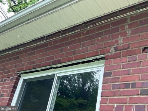 2824 James Dr, Alexandria VA 22303-1338 exterior