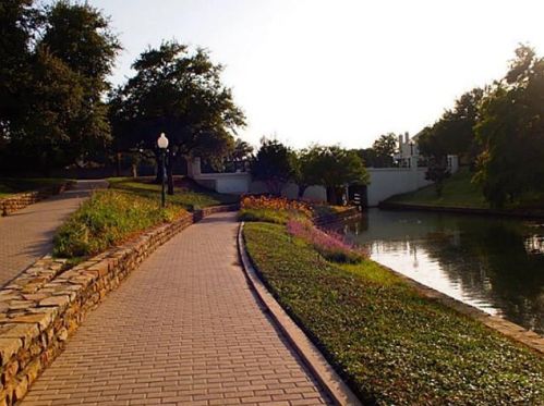 716 Canal St, Irving TX  75063-6485 exterior