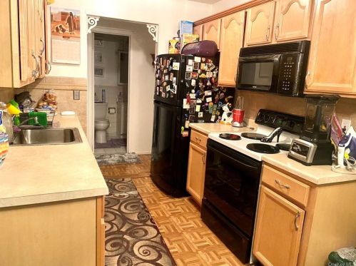 8 James St, Peekskill, NY 10566-2454