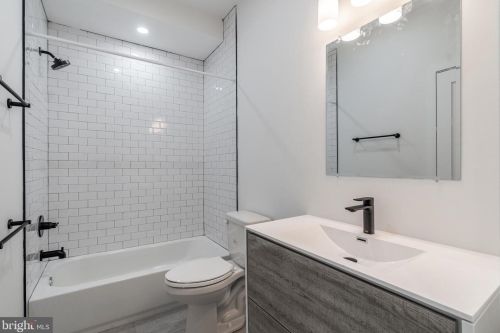 3428 Henry Ave, Philadelphia PA  19129-1117 exterior