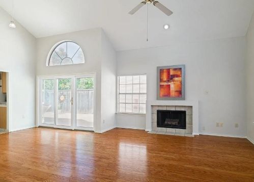 615 Fiesta Cir, Irving, TX 75063-4576