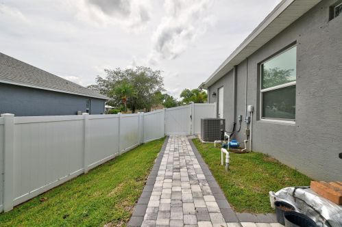 5809 Blue Bonnet Ct, Fort Pierce FL  34986-4186 exterior