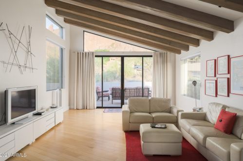 5740 Echo Canyon Dr, Phoenix AZ  85018-1254 exterior