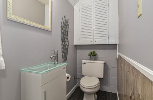 11709 Potter Rd, Milwaukee WI 53226-3658 exterior