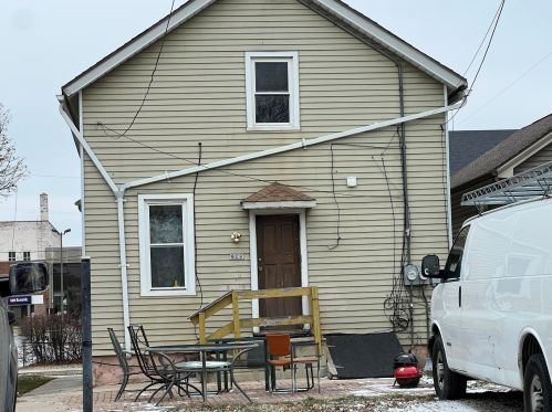 929 Maple St, Milwaukee WI  53204-3527 exterior