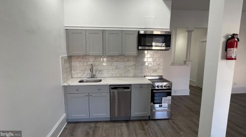 1761 R St, Washington DC  20009-2574 exterior