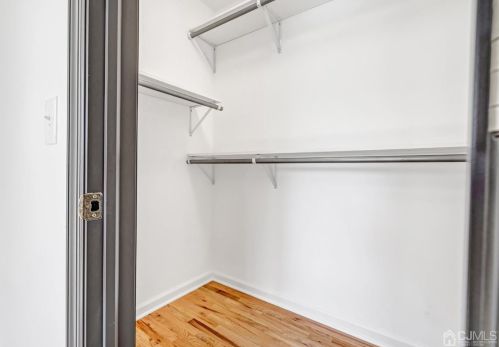 22 Stiles Rd, Edison NJ  08817-4137 exterior