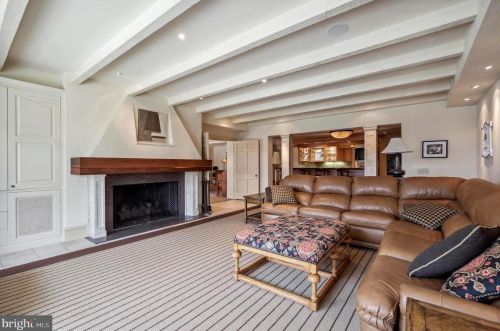 24 Lakewood Dr, Media PA 19063-1807 exterior