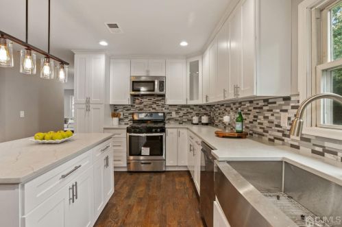 54 Howard Ave, Edison NJ  08837-3432 exterior