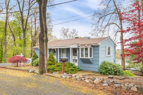 75 Dale St, Methuen, MA 01844-7303