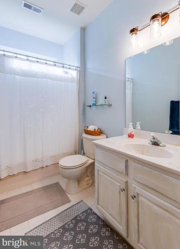 89 Warwick Way, Southampton NJ  08088-1122 exterior