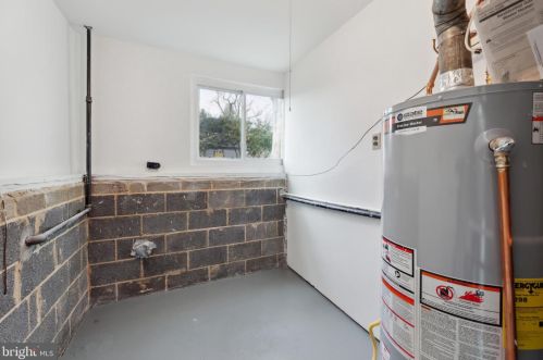 4000 Javins Dr, Alexandria VA  22310-2037 exterior