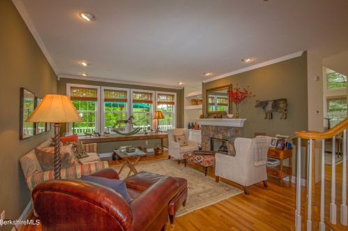 47 Fairwynds Dr, Lenox MA 01240-2729 exterior