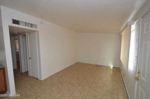 328 Navajo Rd, Tucson AZ  85705-3958 exterior