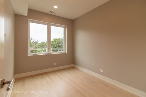 4457 Calumet Ave, Chicago IL 60653-3306 exterior