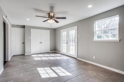 2824 Carlson Dr, Dallas TX  75235-7524 exterior