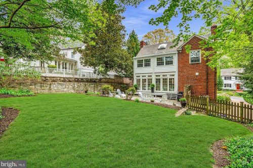 5103 Duvall Dr, Bethesda MD 20816-1871 exterior