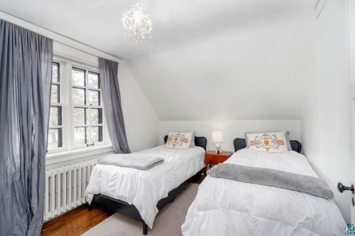 415 Hawthorne Rd, Duluth MN 55812-1936 exterior