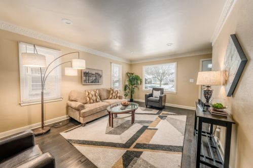 4652 30th St, Milwaukee, WI 53209-6016