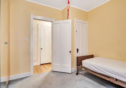 2311 Lunt Ave, Chicago IL  60645-4712 exterior