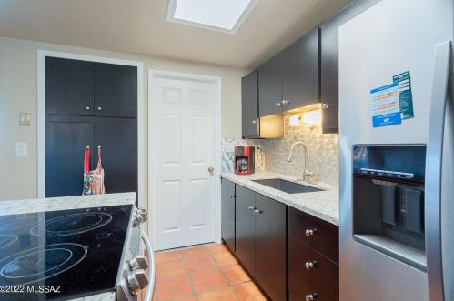 7925 Beverly St, Tucson AZ 85710-5803 exterior