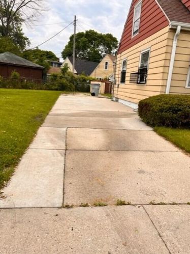 2439 Atkinson Ave, Milwaukee, WI 53209-6624