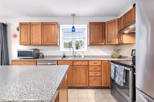 1 Bush Ln, Enfield CT 06082-5230 exterior