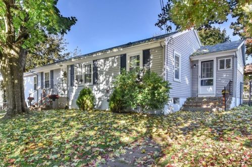 15 Mulberry Cir, Providence, RI 02919-2520